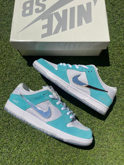 DUNK SB APRIL SKATEBOARD