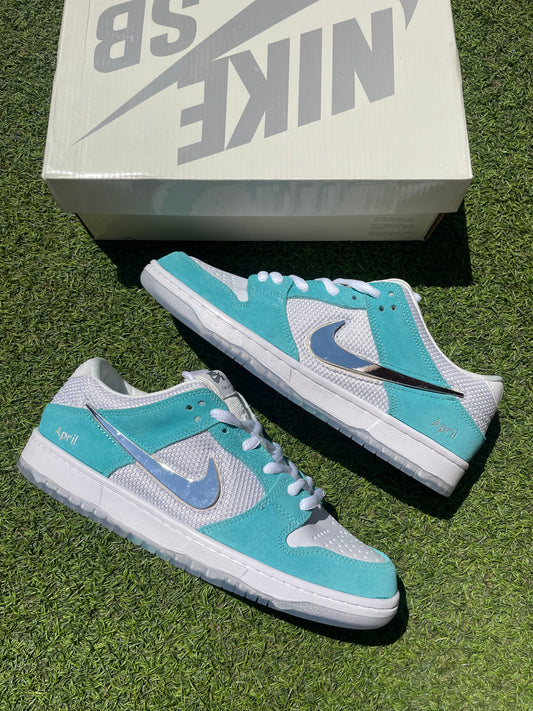 DUNK SB APRIL SKATEBOARD