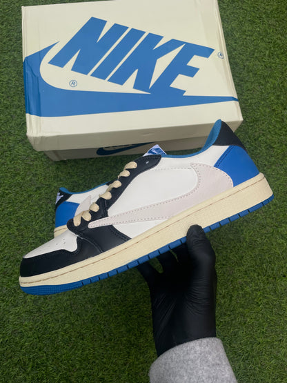 JORDAN 1 LOW TRAVIS SCOTT X FRAGMENT